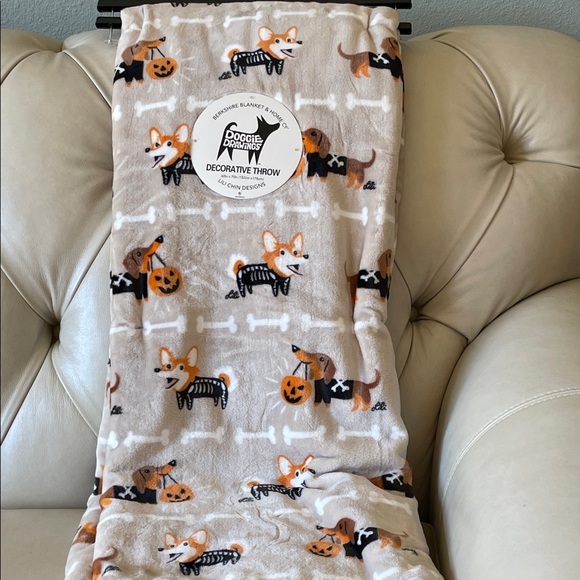 Doggie Drawings Other - Dachshund and Corgi  Halloween Throw Blanket